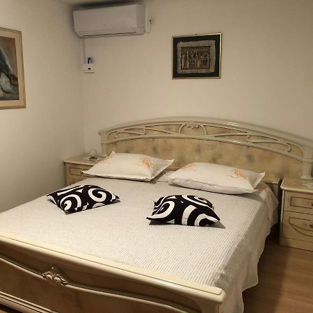 Apartment Danka Omiš Exteriör bild