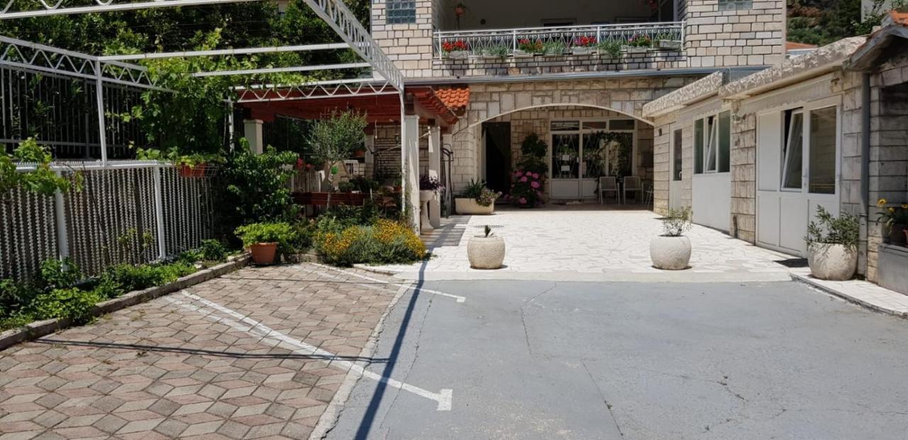 Apartment Danka Omiš Exteriör bild